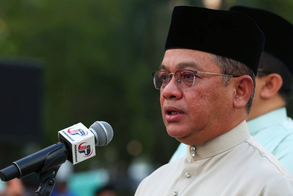 Mohd Na&#039;im ketika berucap sebelum mengetuai perarakan sempena Sambutan Maulidur Rasul Peringkat Kebangsaan 2023 di PICC pada Khamis. - Foto Bernama