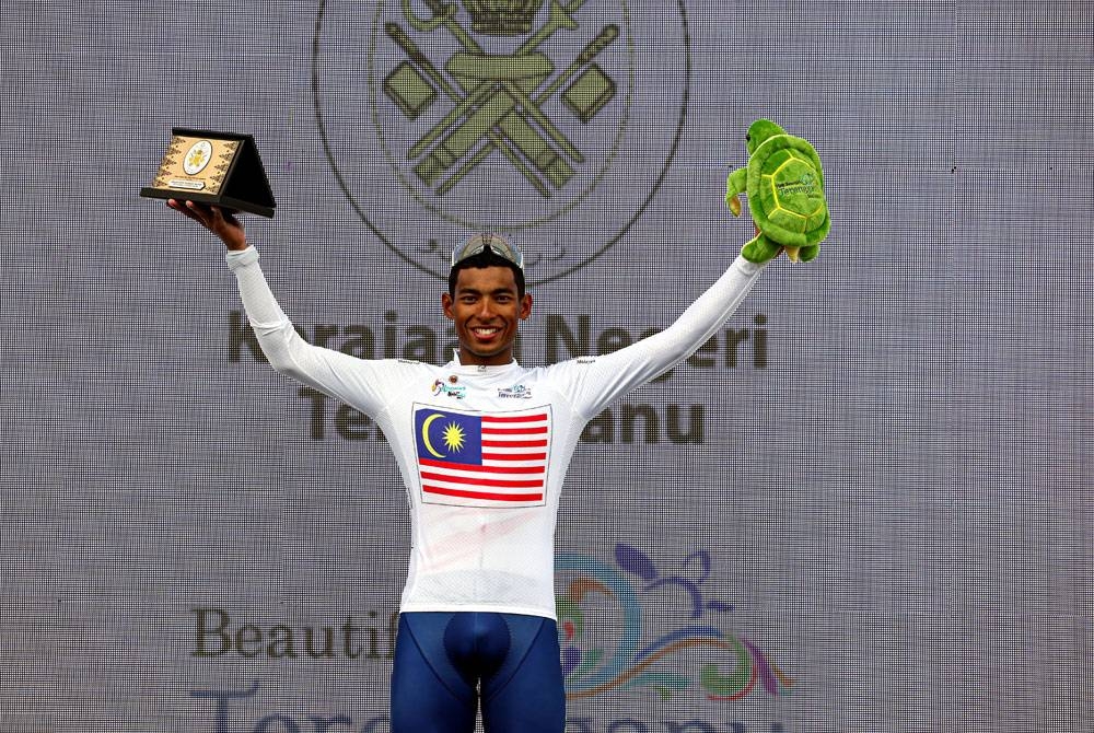 Nur Aiman dinobatkan sebagai pelumba terbaik Malaysia Peringkat 6 LTdL 2023 dari Karak ke Melaka pada Khamis. - Foto Bernama