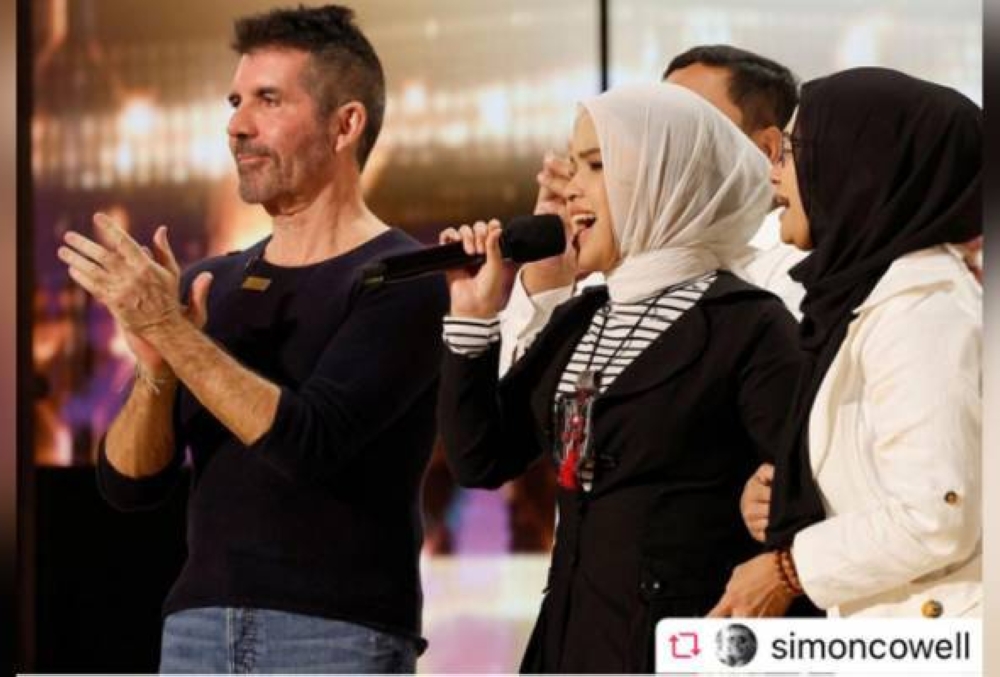 Putri Ariani jelas menjadi kebanggaan Simon Cowell yang tidak henti-henti memuji bakat luar biasanya. - Foto IG simoncowell