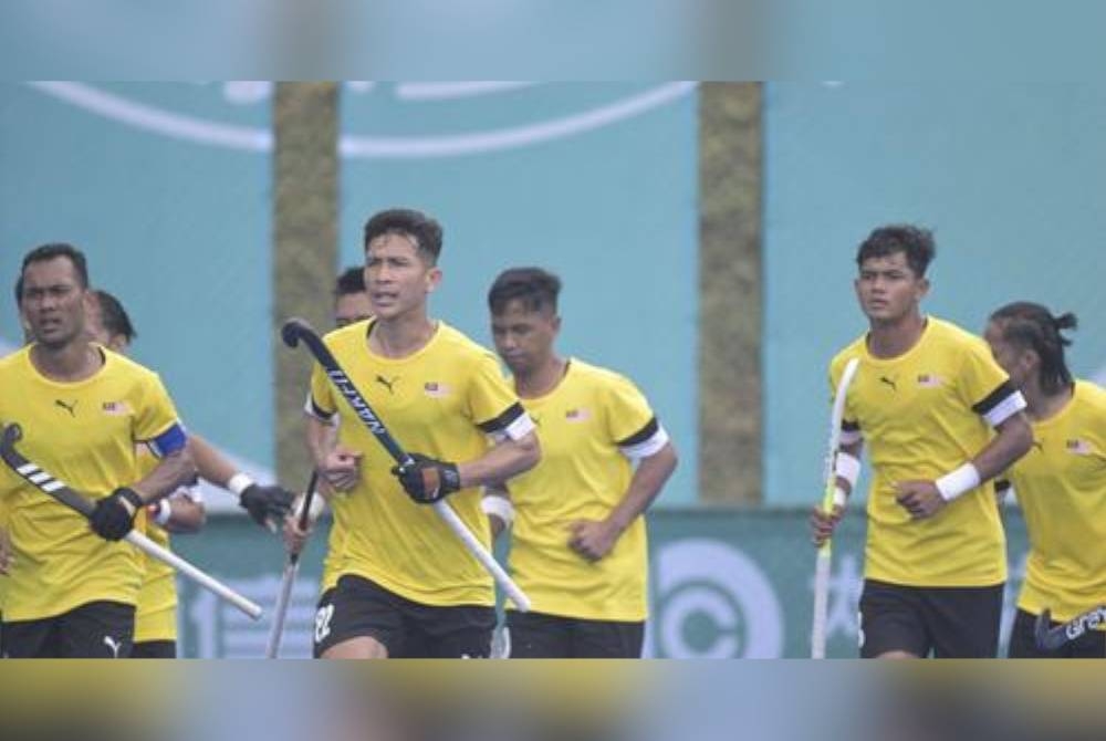 Skuad hoki lelaki kebangsaan menepati ramalan selepas mudah mengatasi Indonesia 9-2 pada aksi ketiga Kumpulan B temasya Sukan Asia Hangzhou 2022 di Stadium Gongshu Canal Sports Park, di sini pada Khamis. - Foto MHC