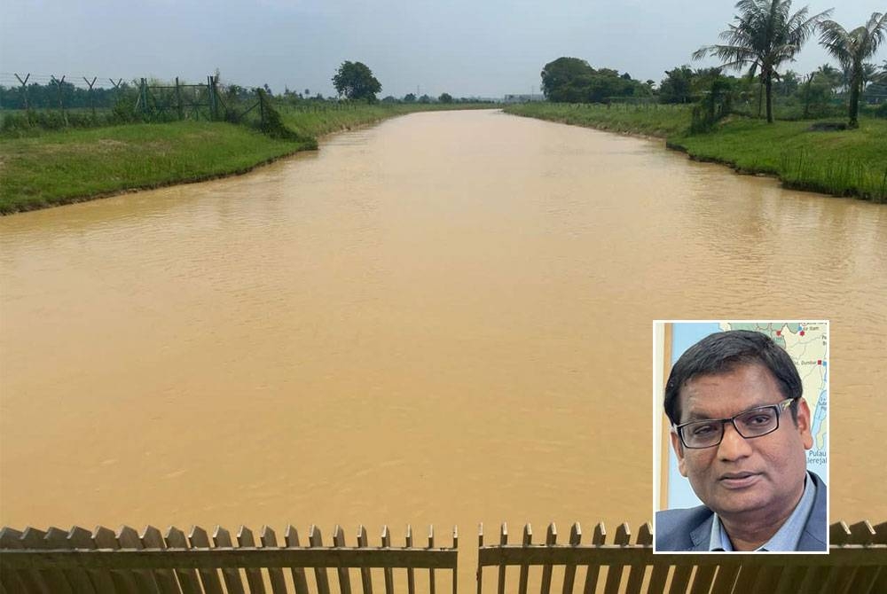 Keadaan aiir di LRA Sungai Dua yang keruh dan berlumpur akibat bencana banjir di Baling, Kedah pada ketika ini. Gambar kecil: Pathmanathan