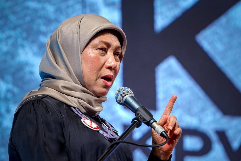 Nancy Shukri - Foto Bernama