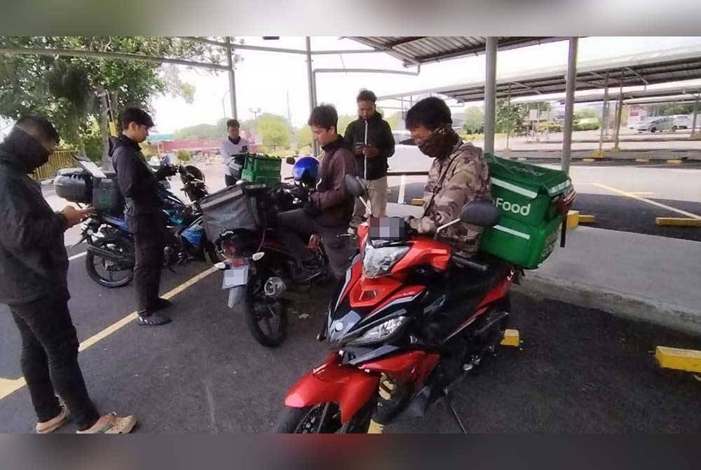 Golongan pekerja ekonomi gig terdedah dengan pelbagai risiko di jalan raya semasa menghantar pesanan pelanggan.