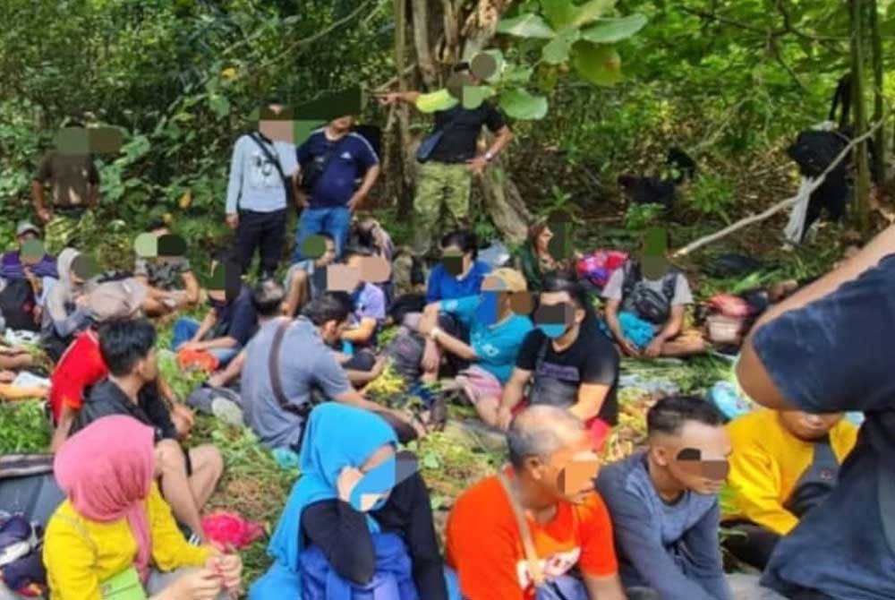 Cubaan 33 orang PATI keluar dari negara ini menerusi jalan laut tidak diwartakan menemui kegagalan apabila ditahan pihak berkuasa di kawasan pantai Kelanang, Banting, Selangor pada Jumaat.