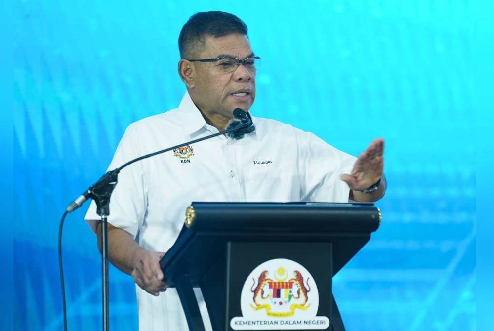 Saifuddin Nasution berucap sempena Program KDN Madani di Kompleks Sukan Bandar Tun Razak, pada Ahad. FOTO SINAR HARIAN/ ROSLI TALIB
