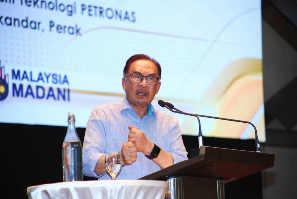 Anwar ketika berucap Majlis Ramah Mesra Madani Di Dewan Cancelor UTP pada Ahad.