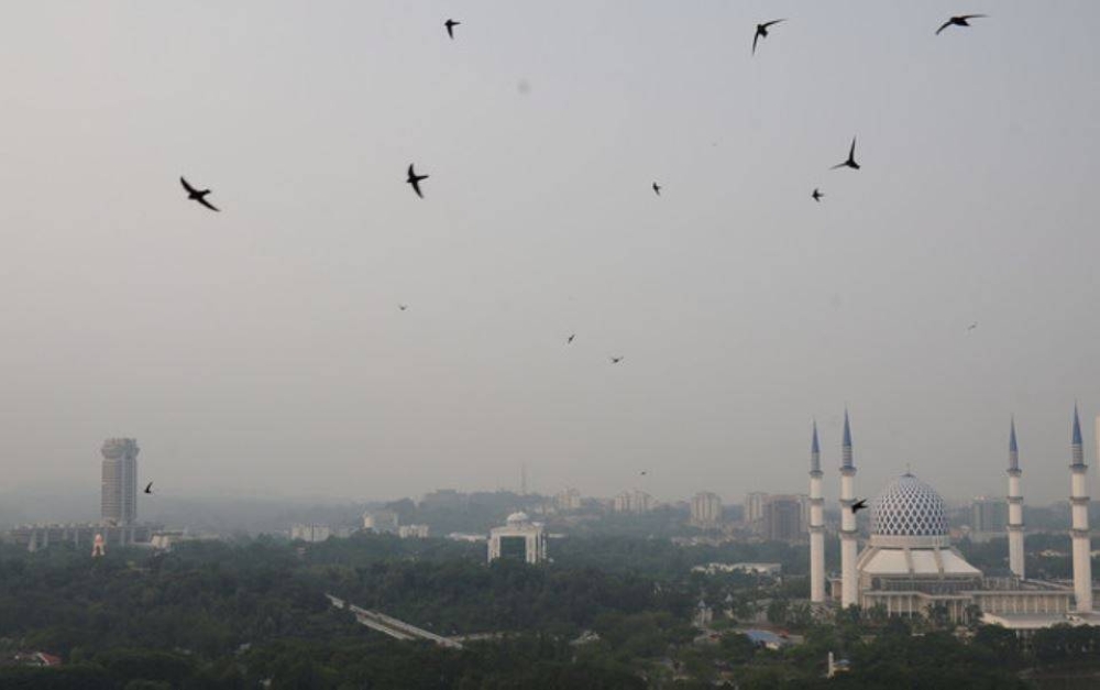 Lima kawasan di Selangor mencatatkan rekod bacaan IPU tidak sihat pada Isnin. - Gambar hiasan