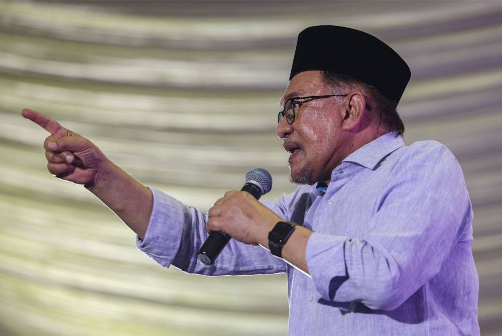 Anwar berucap pada Ceramah Mega Perpaduan Madani sempena kempen Pilihan Raya Kecil (PRK) Dewan Undangan Negeri (DUN) Pelangai hari ini. Foto Bernama