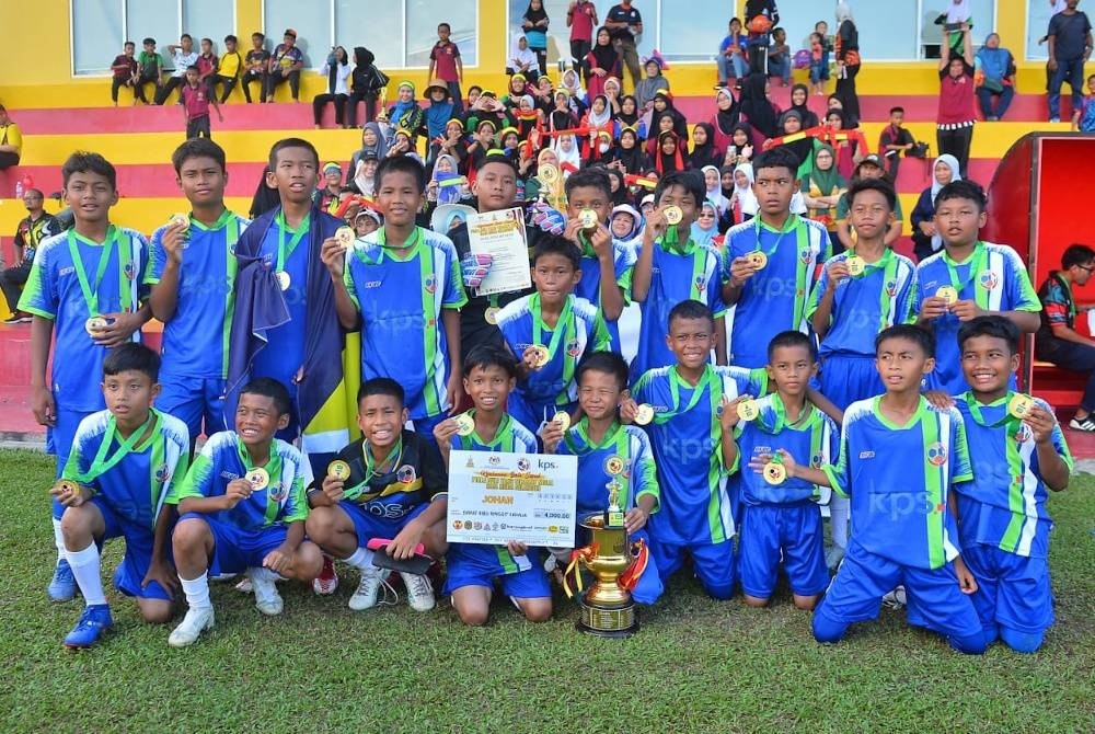 Pemain SK Seksyen 20 muncul juara Piala Raja Muda Selangor 2023.