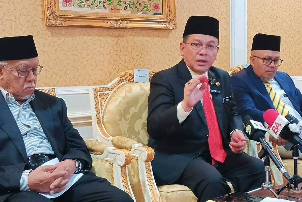 Mohd Na’im (tengah) dalam sidang akhbar pada Selasa.