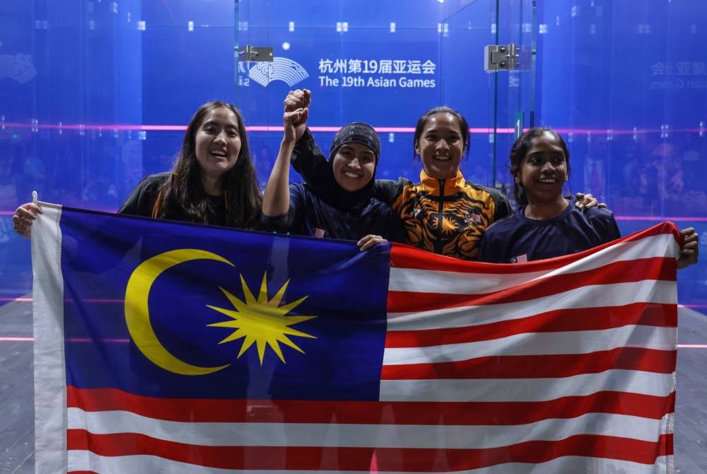 Skuad Wanita Skuasy Kebangsaan (dari kiri) Aira Azman, Aifa Azman, Rachel Arnold dan S Sivasangari pada Sukan Asia Hangzhou 2022. - Foto Bernama