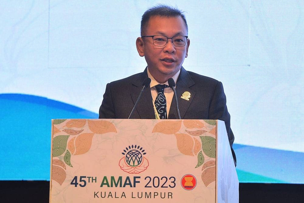 Foong Hin ketika berucap merasmikan Mesyuarat Menteri-Menteri Pertanian dan Perhutanan ASEAN ke-45 (AMAF) 2023 di sebuah hotel pada Rabu. FOTO: SINAR HARIAN/ ASRIL ASWANDI SHUKOR