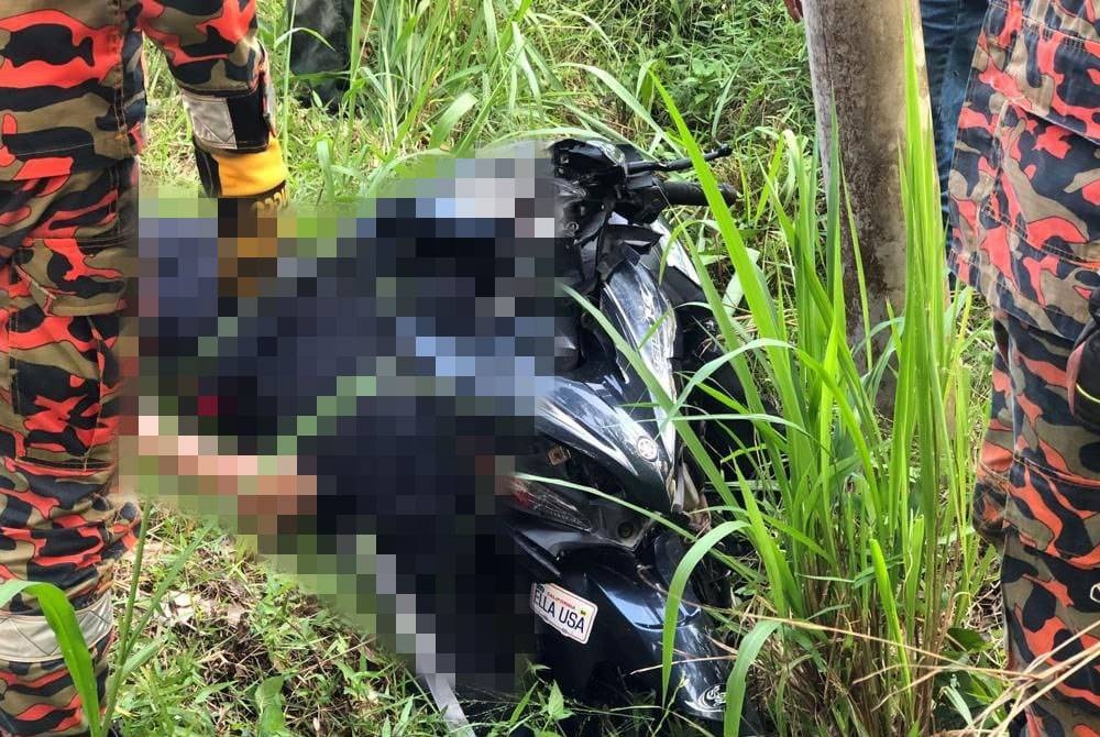 Remaja maut selepas motosikal ditunggangnya terbabas masuk ke dalam parit di Kampung Sawah Baru, Labis pada Rabu.