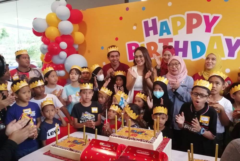 Sambutan hari jadi sempena Bulan Komuniti McDonald&#039;s yang dirai setiap Oktober.