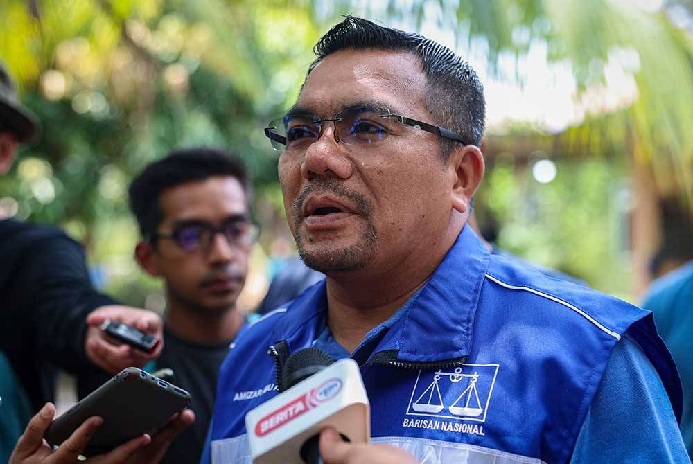 Amizar ketika ditemui media selepas Program Ziarah Kasih pada kempen PRK DUN Pelangai di Felda Sungai Kemahal, pada Khamis. - Foto Bernama