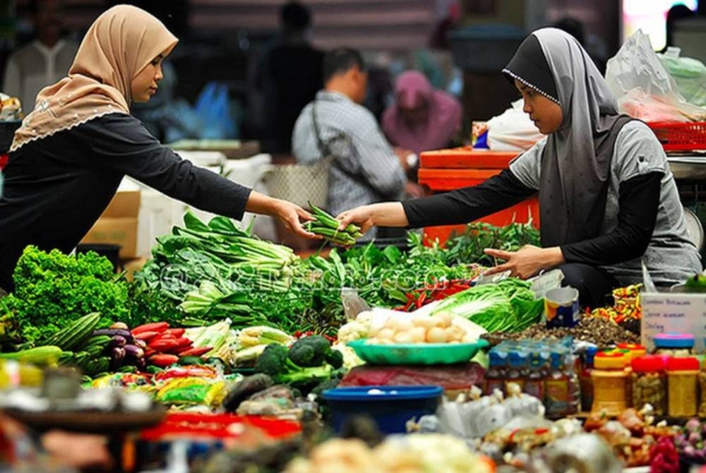 Pembentangan Belanjawan 2024 pada Jumaat depan perlu memberi penekanan terhadap isu kos sara hidup rakyat. - Gambar hiasan