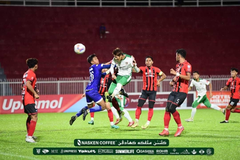 Antara aksi Kelantan United menentang Kelantan FC dalam perlawanan timbal balik kedua Piala Cabaran di Stadium Sultan Muhammad IV, Kota Bharu. FOTO: FB Kelantan United