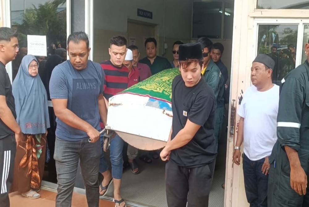 Jenazah Allahyarham Ahmad Osama Ramadhan dituntut ahli keluarga untuk dikebumikan di Tanah Perkuburan Bukit Mentok di Kemaman, Terengganu.