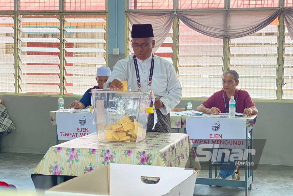 Kasim membuang undi SMK Chemomoi di Bentong pada Sabtu.