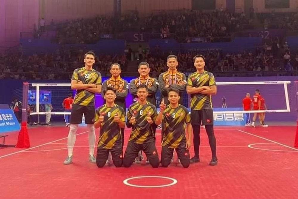 Skuad negara meraih pingat perak acara antara regu Sukan Asia Hangzhou 2022.