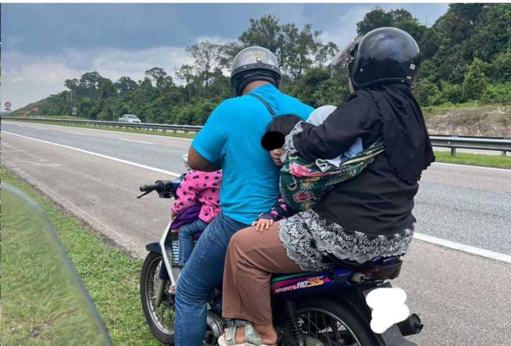 Sepasang suami isteri bersama tiga anak kecil mereka mengharungi perjalanan sejauh lebih 200 kilometer dengan hanya menunggang motosikal