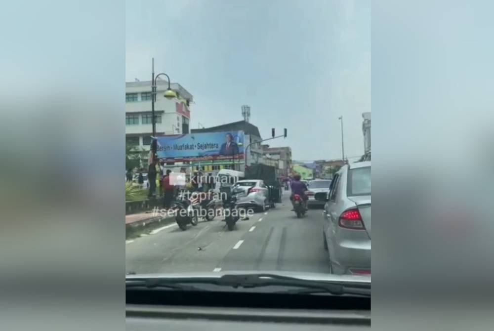 Tangkap layar video kejadian terbabit di Facebook. - Foto Media sosial