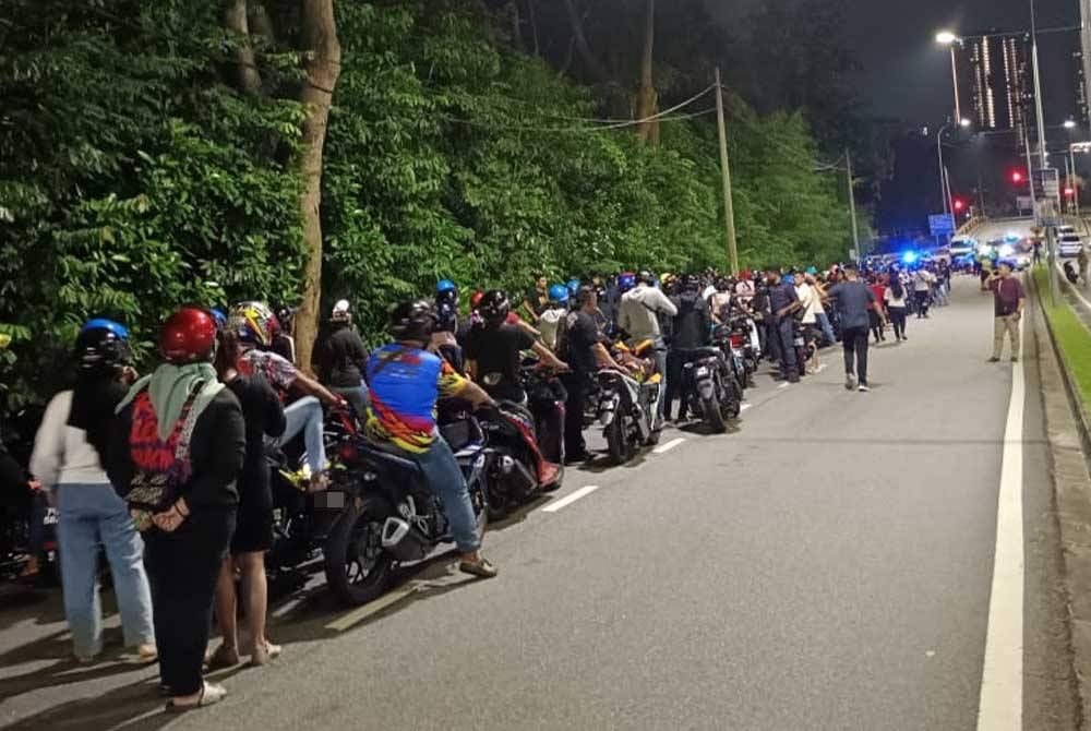 Kesemua penunggang dan pembonceng itu kemudiannya diarah menunggang motosikal sehingga empat kilometer sambil diiringi kereta peronda polis ke IPD Timur Laut untuk tindakan lanjut.