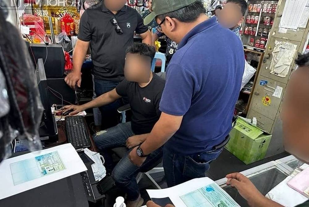 Imigresen Johor menahan warga asing dalam Ops Serkap yang dilakukan di Gelang Patah, Iskandar Puteri pada 5 Oktober lalu.