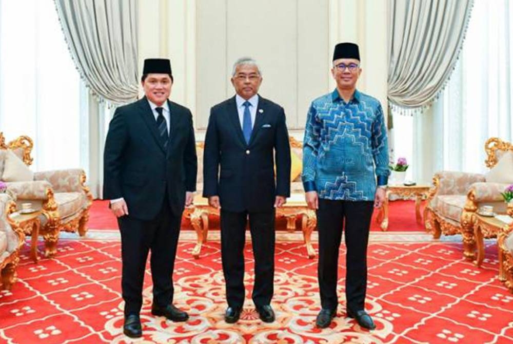 Erick melakukan kunjungan hormat ke atas Al-Sultan Abdullah di Istana Negara di Kuala Lumpur pada Sabtu. Turut serta, Tengku Zafrul. - Foto Facebook Tengku Zafrul