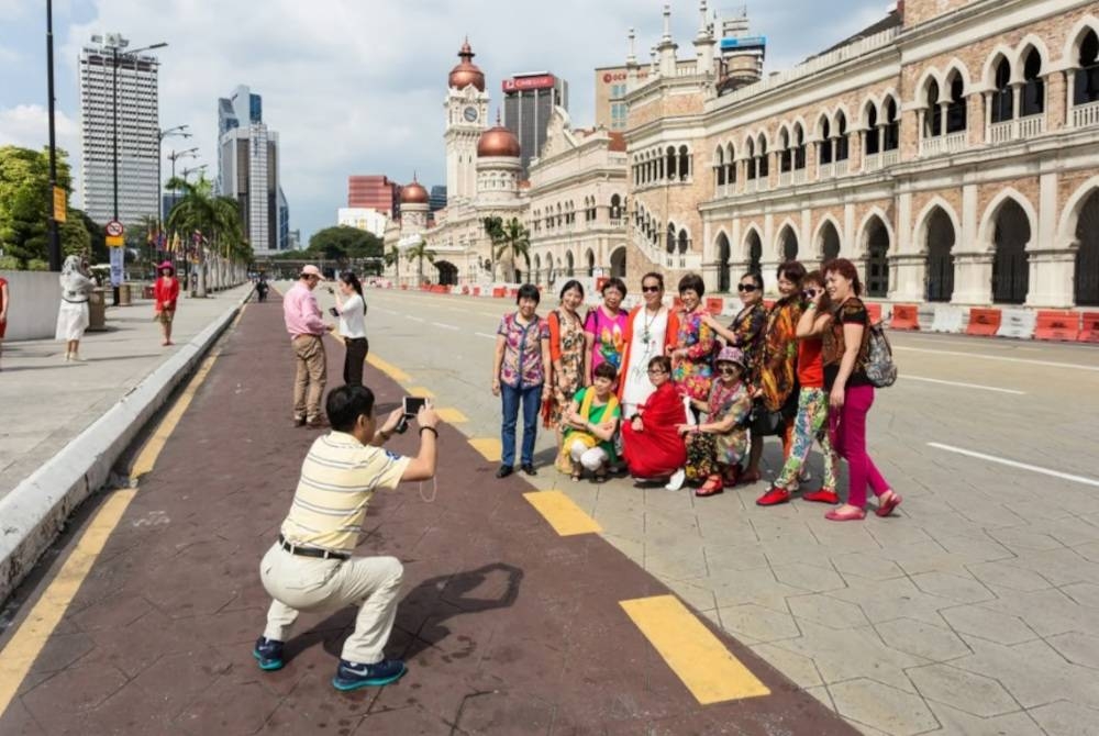 Kuala Lumpur, Melaka dan Pahang antara senarai destinasi yang paling digemari oleh pelancong berkeluarga bagi musim panas tahun 2023. - Gambar hiasan