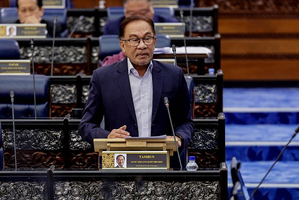 Perdana Menteri Datuk Seri Anwar Ibrahim semasa sesi soal jawab pada persidangan Dewan Rakyat di Bangunan Parlimen, hari ini. - Foto Bernama