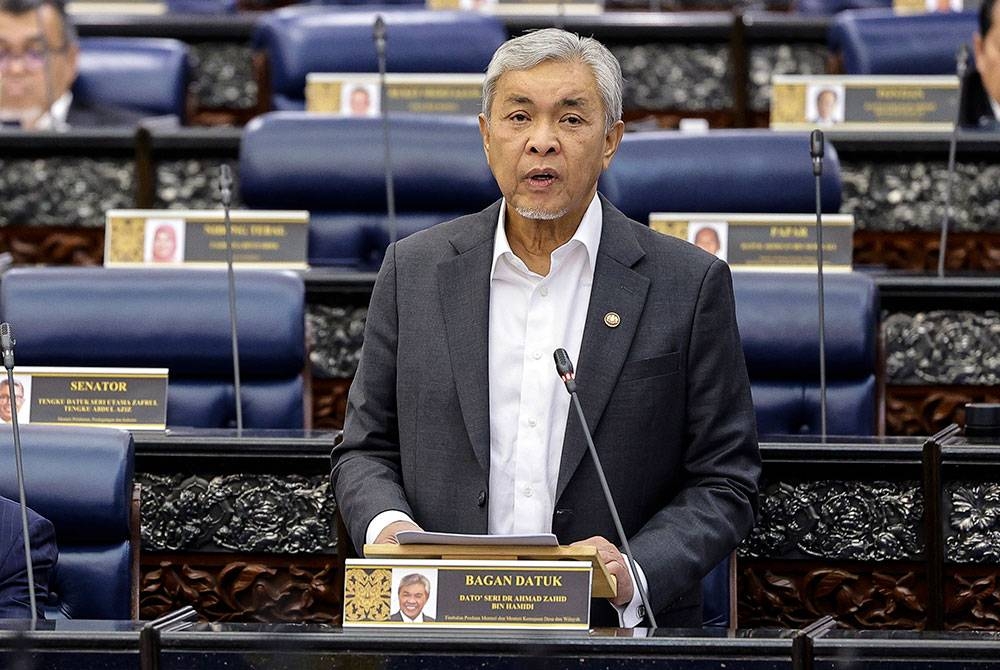 Timbalan Perdana Menteri Datuk Seri Dr Ahmad Zahid Hamidi menyatakan pendirian Malaysia terhadap konflik Palestin-Israel ketika persidangan Dewan Rakyat di Bangunan Parlimen, hari ini. - Foto Bernama