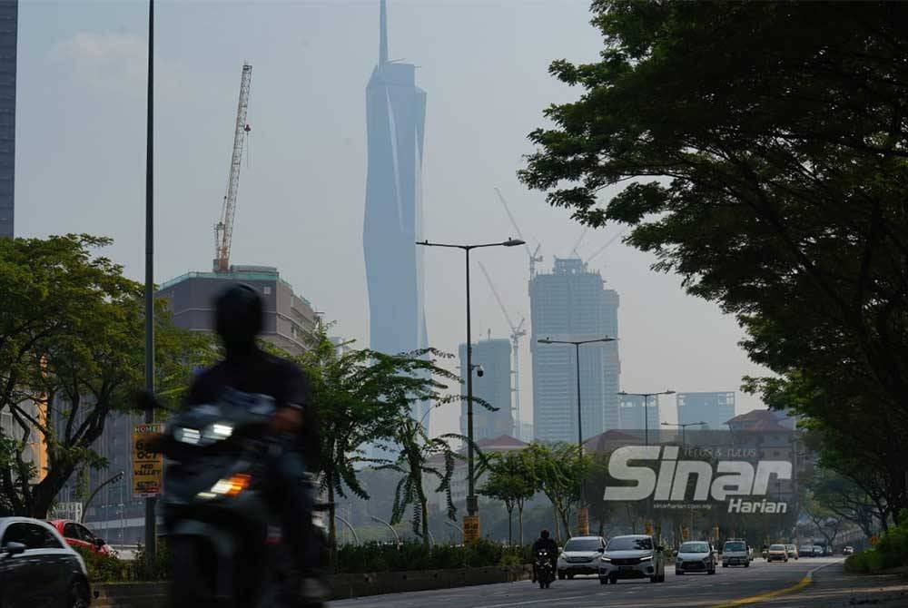 Pemandangan sekitar Kuala Lumpur pada Jumaat. - FOTO SINAR HARIAN/ MOHD HALIM ABDUL WAHID