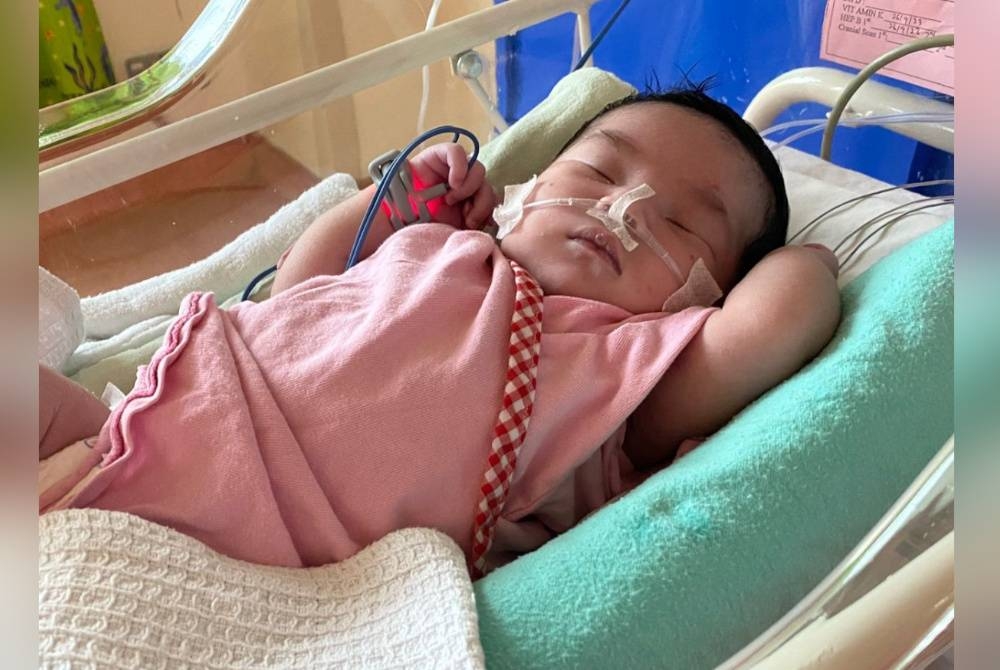 Nur Aina Aralyn kini sedang dirawat di unit rawatan rapi kanak-kanak (NICU) Hospital Sungai Buloh, Selangor.