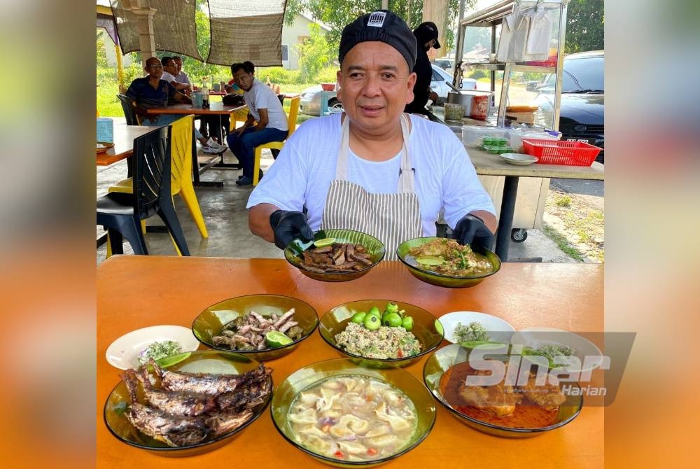 Pengalaman sebagai bekas tukang masak di atas kapal selama 20 tahun digunakan sebaiknya dengan menampilkan menu unik di kedai makan Pok Die yang terletak di Batu 11, Ketereh, Kota Bharu.