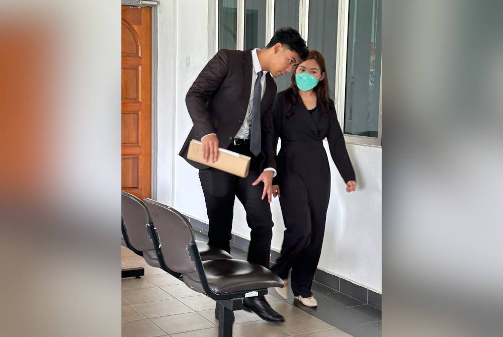 Nur Aqila (kanan) didenda RM62,000 oleh Mahkamah Sesyen Bandar Baru Bangi pada Selasa, atas dua pertuduhan menjalankan khidmat pergigian dan menyediakan klinik pergigian swasta (KPS) tidak berdaftar, Julai tahun lalu.