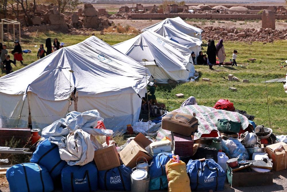 Penduduk di Herat masih tinggal dalam khemah selepas gempa bumi susulan masih berlaku di wilayah tersebut. - Foto AFP