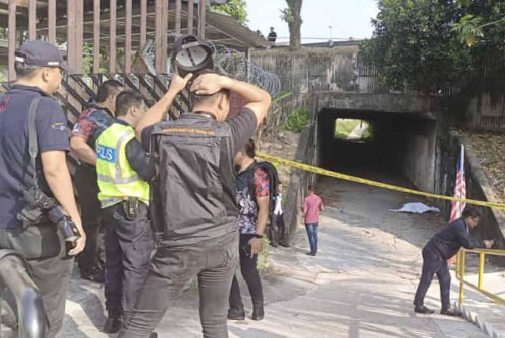 Mayat ditemui dalam kawasan terowong pejalan kaki dan motosikal di Jalan Perkasa Taman Tampoi Utama, Johor Bahru pada Ahad.