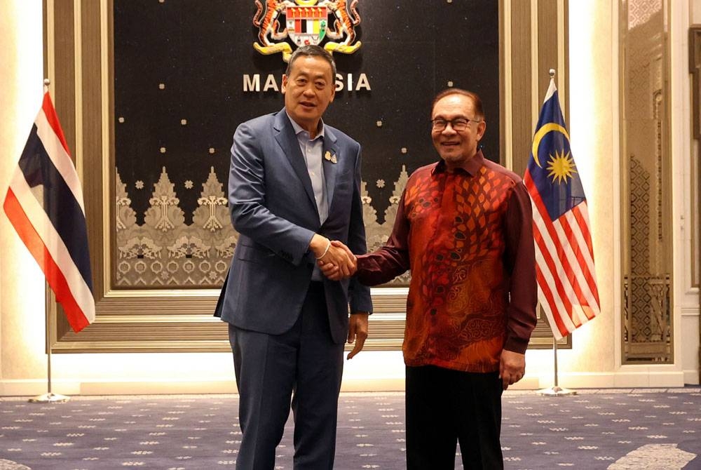 Perdana Menteri Datuk Seri Anwar Ibrahim menghoskan majlis makan malam sempena lawatan kerja rakan sejawatnya dari Thailand Srettha Thavisin di Seri Perdana. - Foto Bernama