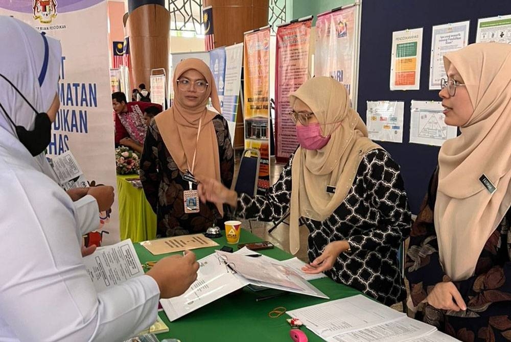 Antara reruai sempena Majlis Perasmian Program Sambutan Hari Kesihatan Mental dan Hari Pencegahan Bunuh Diri Sedunia di HSAH pada Khamis.