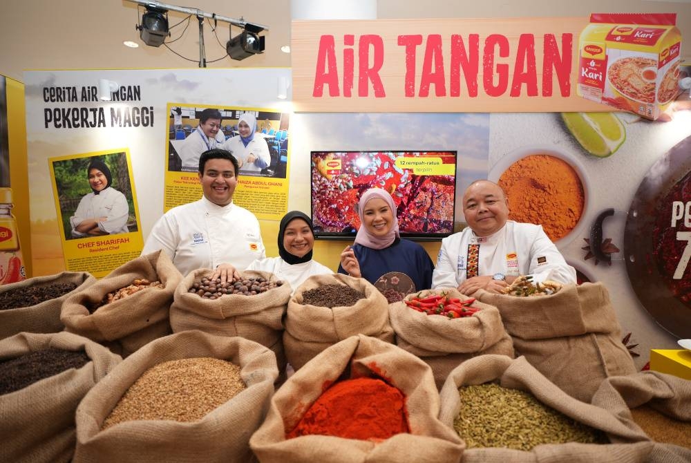 Pameran 12 rempah ratus yang dipilih dengan teliti oleh Chef Maggi untuk mencipta Mi Kari 2 Minit Maggi yang ikonik.