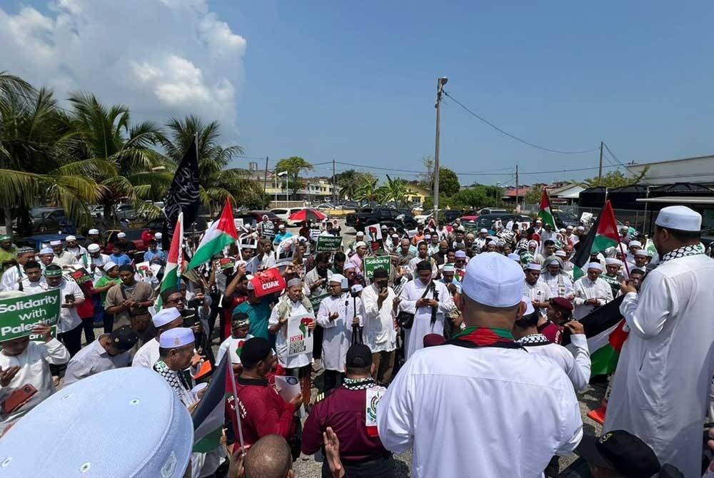 Himpunan Aman Solidariti Ummah Palestin mendapat sambutan dan berjalan dengan lancar di pekarangan Masjid Saidina Umar al-Khattab, Cenderawasih di Kuantan pada Jumaat.