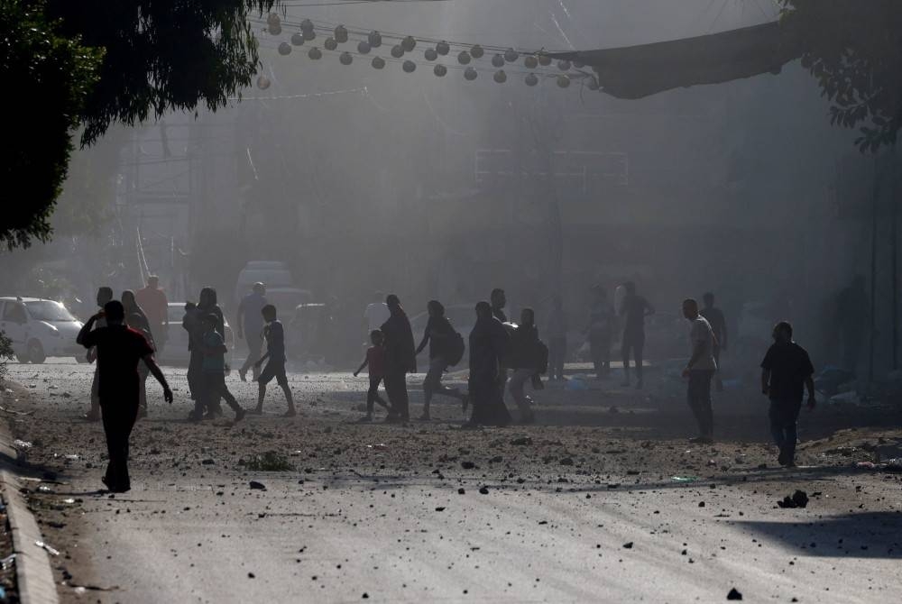 Beribu-ribu rakyat Palestin berlindung di Hospital Al-Shifa, hospital terbesar di Semenanjung Gaza susulan serangan udara tentera Israel yang berterusan.(Gambar fail) - Foto AFP