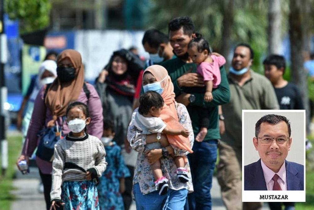 Kumpulan M40 turut mendapat pelepasan cukai sukan, jagaan anak dan yuran maksimum untuk IPT sebanyak RM1,500. - Foto Bernama