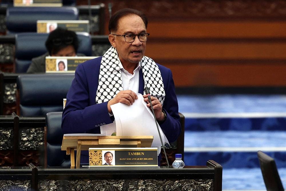 Perdana Menteri Datuk Seri Anwar Ibrahim yang juga Menteri Kewangan ketika Sidang Dewan Rakyat di Bangunan Parlimen hari ini. - Foto Bernama