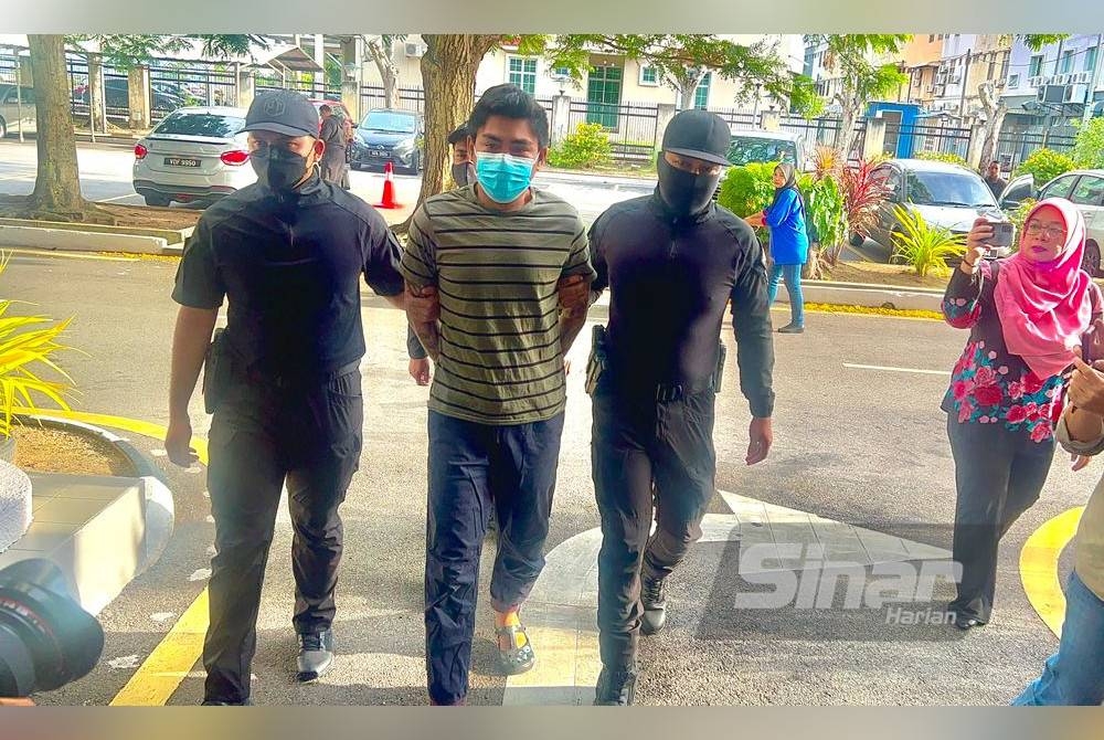 Bonny diiringi anggota polis ketika dibawa ke Mahkamah Majistret Butterworth pada Isnin.