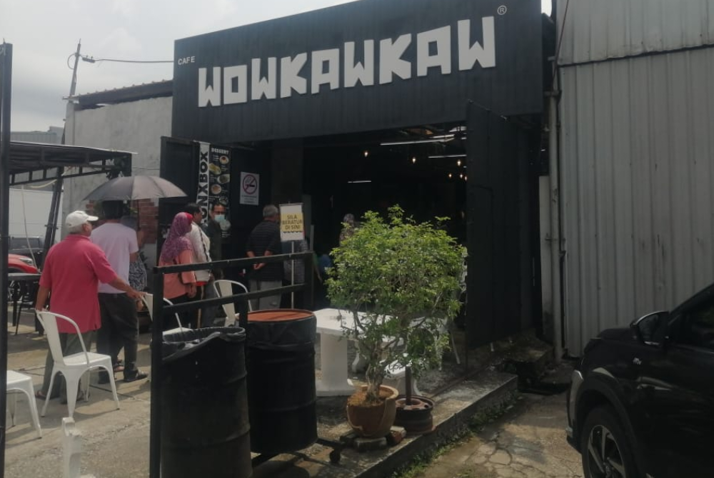 Restoran Wowkawkaw terletak di kawasan perusahaan Bandar Baru Sungai Buloh.