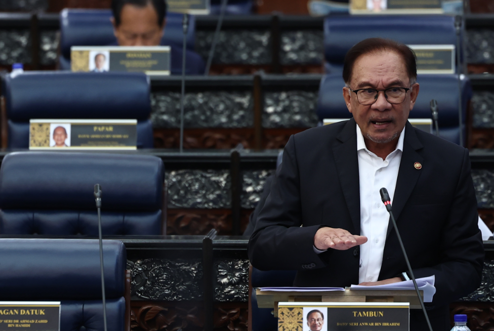 Anwar ketika bercakap pada sesi Waktu Pertanyaan-Pertanyaan Menteri di Dewan Rakyat pada Selasa. - Foto: Bernama