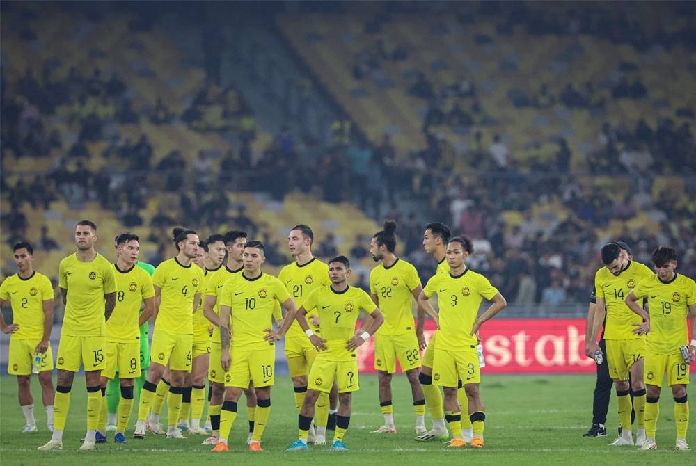 Reaksi kecewa para pemain negara selepas aksi final Pestabola Merdeka 2023 antara Malaysia menentang Tajikistan di Stadium Nasional Bukit Jalil. - Foto: Bernama