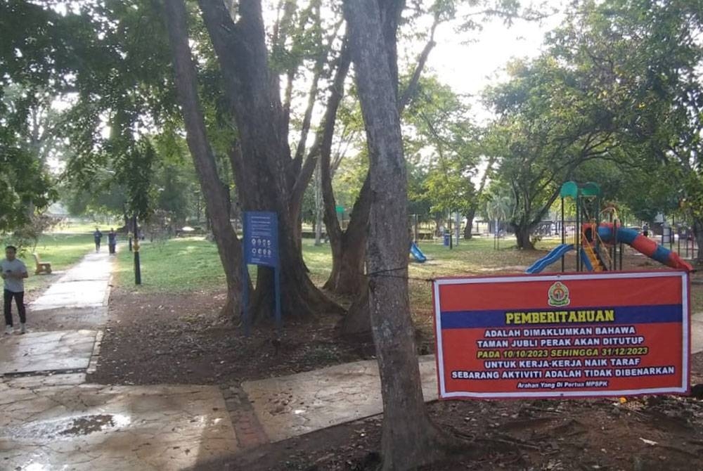 Notis pemberitahuan dipasang di laluan masuk ke Taman Jubli Perak, Sungai Petani memaklumkan kerja-kerja baik pulih sedang dijalankan.